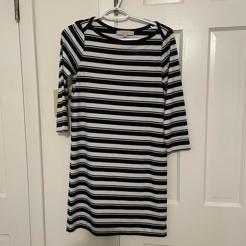 Black and white stripe long sleeve dress. Comy and warm.